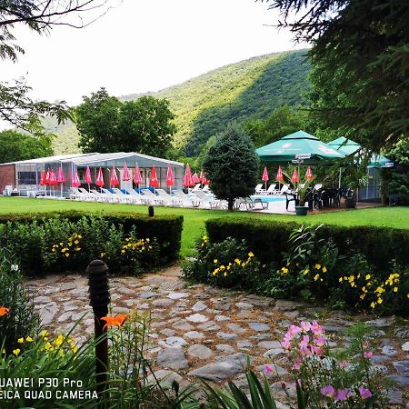 Hotel Divetsite Sliven エクステリア 写真