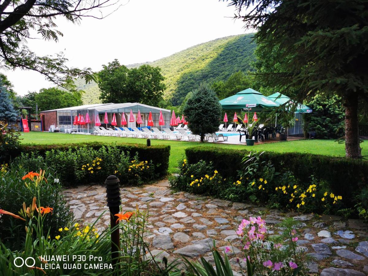 Hotel Divetsite Sliven エクステリア 写真