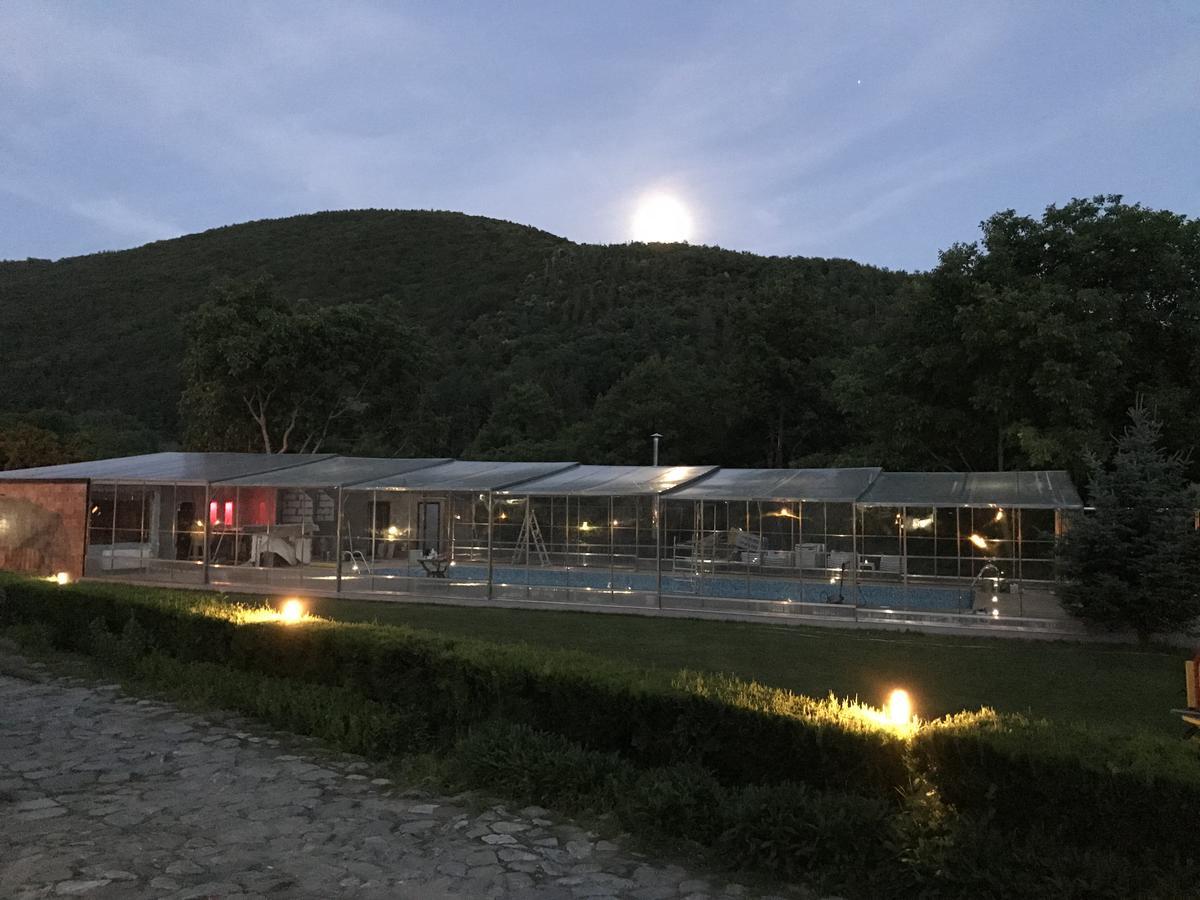 Hotel Divetsite Sliven エクステリア 写真